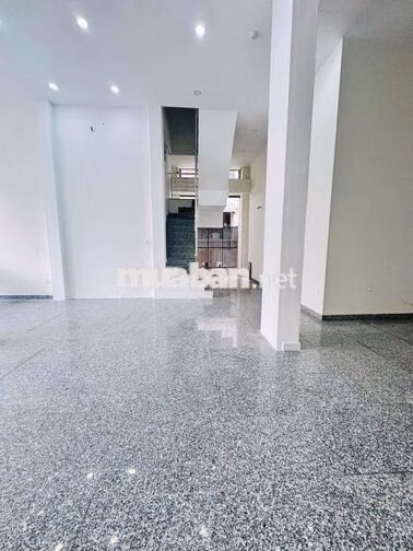 TÒA NHÀ MT LÊ VĂN DUYỆT Q. BÌNH THẠNH , DTSD : 700M2 NGANG 8M , 100TR