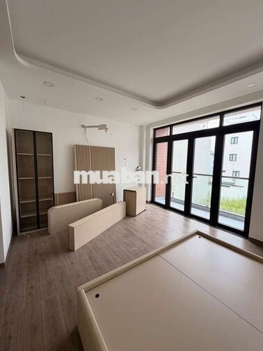 STUDIO BAN CÔNG ĐẦY ĐỦ NỘI THẤT MỚI XÂY CÁCH TDTU 10P SIÊU HOT