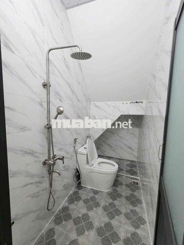 Cho thuê nhà liền kề cổng chung phường Phú Hoà