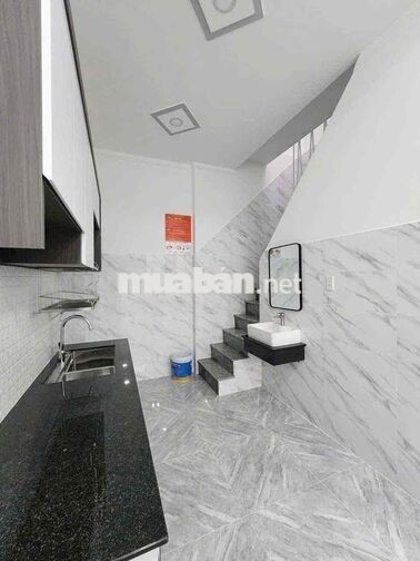 Cho thuê nhà liền kề cổng chung phường Phú Hoà
