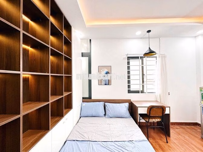2 Phòng Ngủ Ban Công, Cửa Sổ Trời Giá Rẻ Cho Thuê Ngay Gần Quận 10