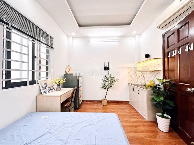 2 Phòng Ngủ Ban Công, Cửa Sổ Trời Giá Rẻ Cho Thuê Ngay Gần Quận 10