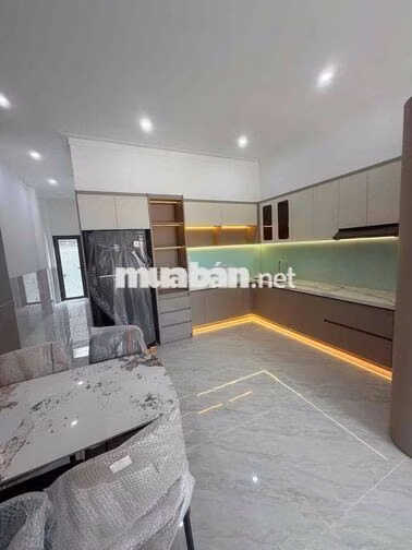 NHÀ MỚI SỊN ĐẸP HẺM Ô TÔ TRUNG TÂM P3