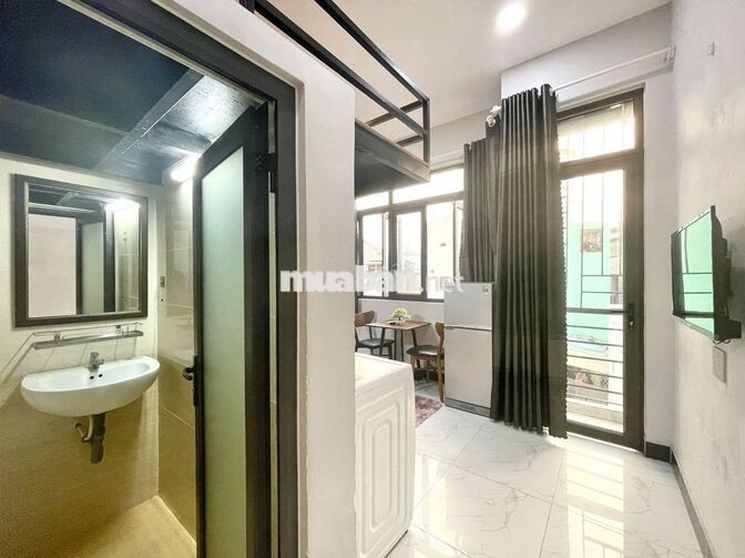 Phòng Ban Công Thoáng, An Ninh Gần Bệnh Viện Hoàn Mỹ