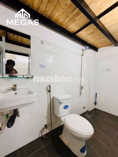 DUPLEX RỘNG RÃI - NỘI THẤT CƠ BẢN | SÁT ĐƯỜNG CỘNG HOÀ, TÂN BÌNH