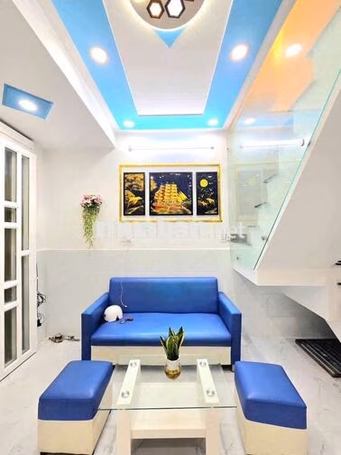 Nhà Đúc Trệt Lầu Vào ở liền đường Huỳnh tấn phát
