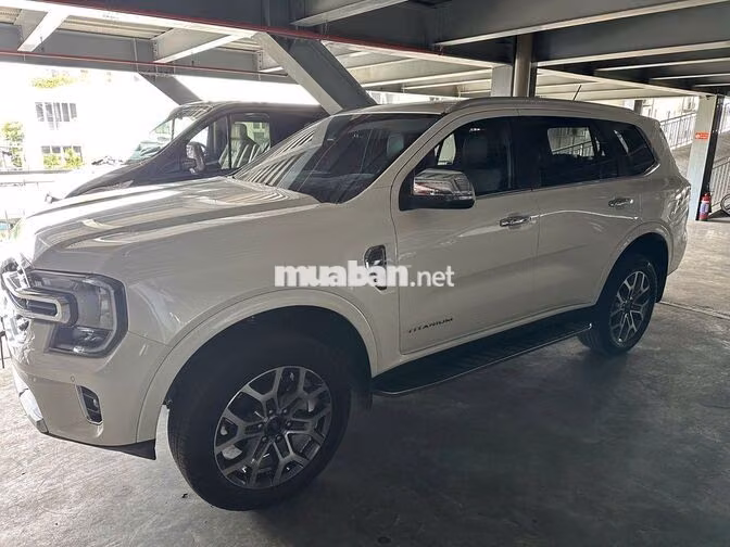 Ford Everest Titanium 2022 bảo hành 2027 vay 75%