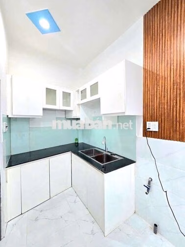Nhà Đúc Trệt Lầu Vào ở liền đường Huỳnh tấn phát