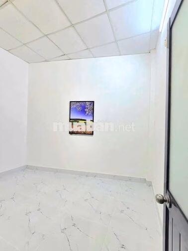Nhà Đúc Trệt Lầu Vào ở liền đường Huỳnh tấn phát