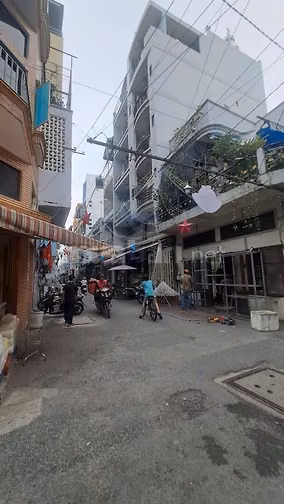 NHÀ CŨ_LÊ VĂN SỸ_ TRUNG TÂM_Q3_GÓC 2 MẶT HẺM Ô TÔ, NGANG 5,8M_63,8M²