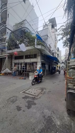 NHÀ CŨ_LÊ VĂN SỸ_ TRUNG TÂM_Q3_GÓC 2 MẶT HẺM Ô TÔ, NGANG 5,8M_63,8M²
