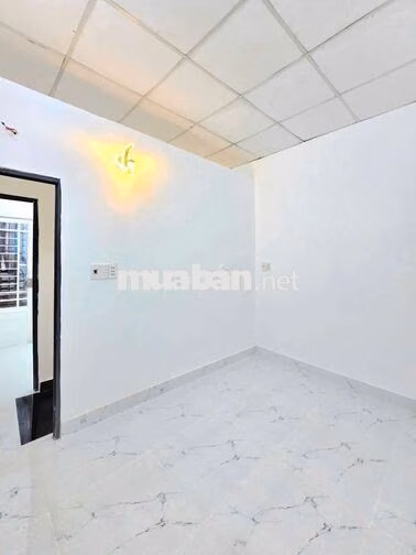 Nhà Đúc Trệt Lầu Vào ở liền đường Huỳnh tấn phát