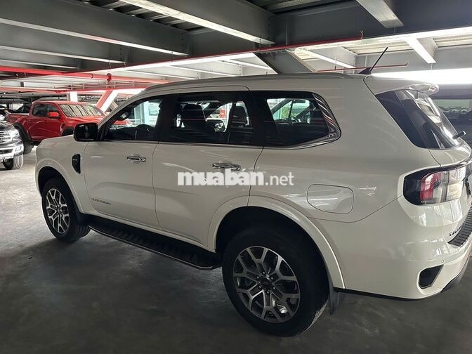 Ford Everest Titanium 2022 bảo hành 2027 vay 75%