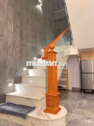 Nhà Biệt thự mới xây rất đẹp,5m x 20m, 1 lầu,4PN,5WC,hẻm 3.5m Hậu Giag