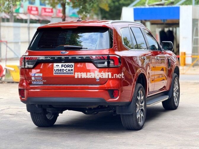 Ford Everest Titanium 4x2 đủ tính năng, Vay 75%