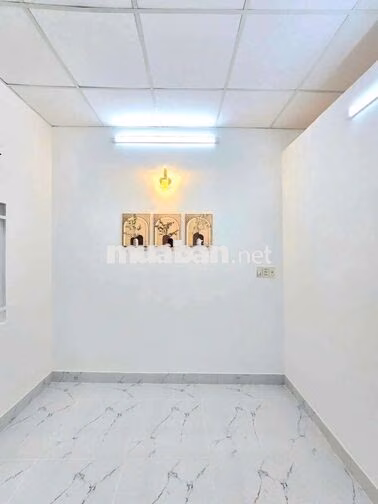 Nhà Đúc Trệt Lầu Vào ở liền đường Huỳnh tấn phát