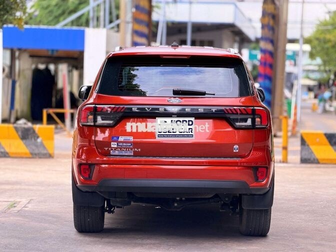 Ford Everest Titanium 4x2 đủ tính năng, Vay 75%