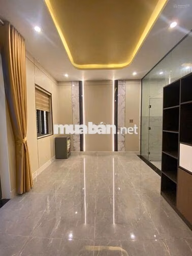Nhà Biệt thự mới xây rất đẹp,5m x 20m, 1 lầu,4PN,5WC,hẻm 3.5m Hậu Giag