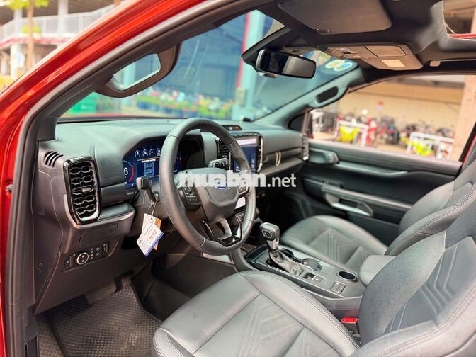 Ford Everest Titanium 4x2 đủ tính năng, Vay 75%