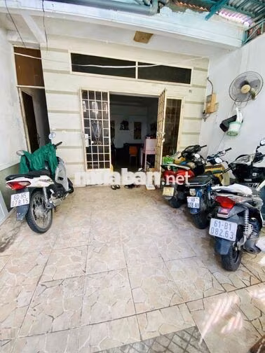 🍒 Cho thuê nhà trệt 80m2 có cổng sân, 5’ tới Q1