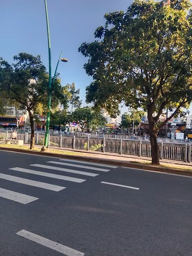Bán nhà MT Trường Sa trung tâm Q3 cũ, đoạn 2 chiều, DT 45m2