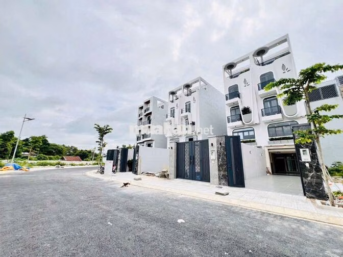 BÁN NHÀ DT 4x30M - 4 LẦU-ĐƯỜNG 12M - TRÀN QUANG CƠ Q12. GIÁ : 6,79 TỶ 
