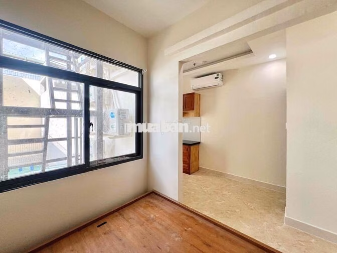 STUDIO CỬA SỔ TRỜI_TÁCH BẾP NHẸ MỚI 100% SẴN MÁY LẠNH, CÓ THANG MÁY