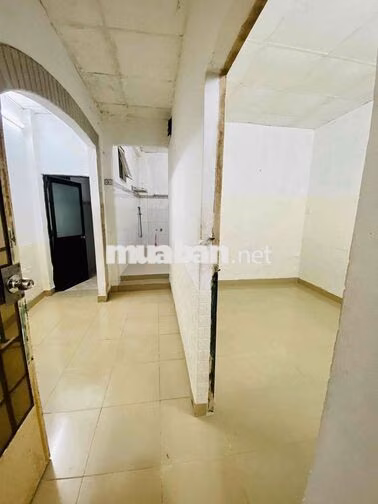🍒 Cho thuê nhà trệt 80m2 có cổng sân, 5’ tới Q1