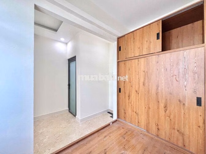STUDIO CỬA SỔ TRỜI_TÁCH BẾP NHẸ MỚI 100% SẴN MÁY LẠNH, CÓ THANG MÁY