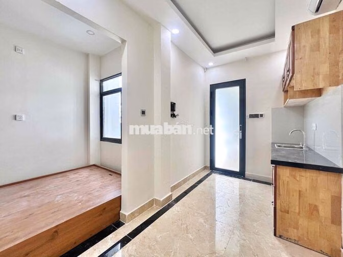 STUDIO CỬA SỔ TRỜI_TÁCH BẾP NHẸ MỚI 100% SẴN MÁY LẠNH, CÓ THANG MÁY