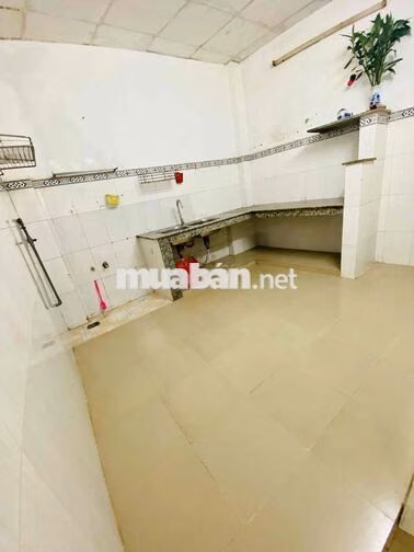 🍒 Cho thuê nhà trệt 80m2 có cổng sân, 5’ tới Q1