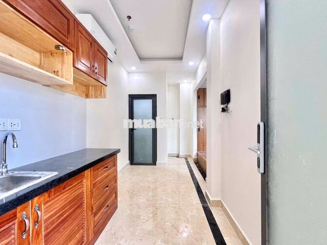 STUDIO CỬA SỔ TRỜI_TÁCH BẾP NHẸ MỚI 100% SẴN MÁY LẠNH, CÓ THANG MÁY