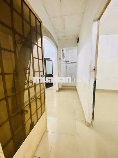 🍒 Cho thuê nhà trệt 80m2 có cổng sân, 5’ tới Q1