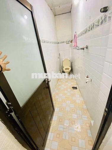 🍒 Cho thuê nhà trệt 80m2 có cổng sân, 5’ tới Q1