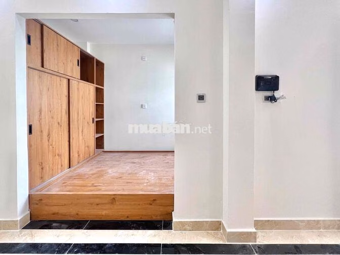 STUDIO CỬA SỔ TRỜI_TÁCH BẾP NHẸ MỚI 100% SẴN MÁY LẠNH, CÓ THANG MÁY