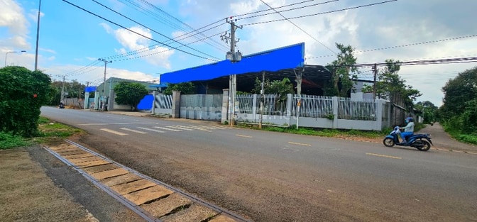 BÁN ĐẤT+NHÀ XƯỞNG LỚN Ở ĐỒNG NAI.  Đất lớn 3 mặt tiền: Vị trí đắc địa.