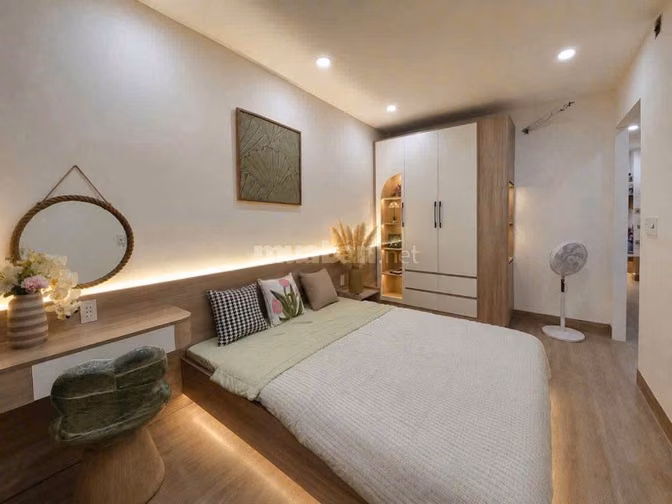 Kẹt tiền Bán Lỗ căn nhà xây mới, có sân vườn hẻm ô tô gần Ngã Ba Giồng