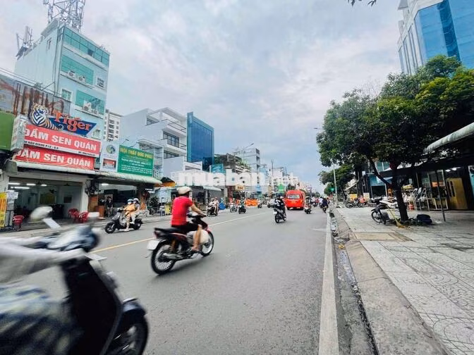 Cho thuê nhà góc 552-554 Hậu Giang,
Phường 12, Quận 6.