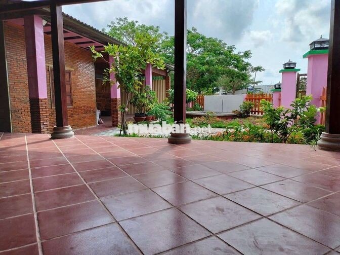 Nhà vườn Gỗ Góc 2 MT đối diện công viên.Thông Khu Công Nghiepy