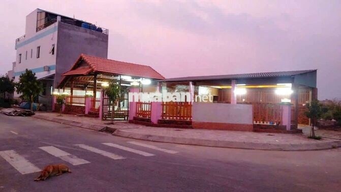 Nhà vườn Gỗ Góc 2 MT đối diện công viên.Thông Khu Công Nghiepy