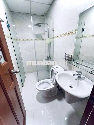 CHDV 14 PHÒNG - P. BẾN THÀNH, QUẬN 1 - DT ĐẤT: 83M2 - 5 TẦNG - 16,X Tỷ