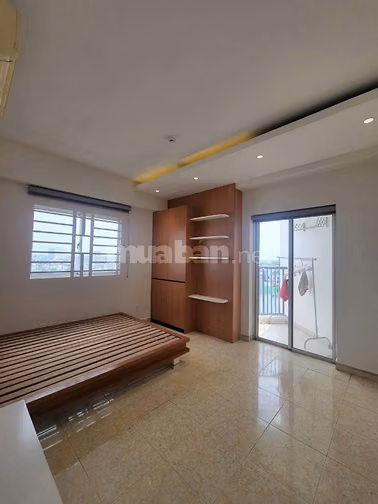Căn 3 phòng ngủ sẵn nội thất C/c  Hoa Sen- Lạc Long Quân giá 15tr/th