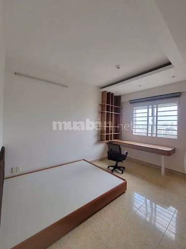 Căn 3 phòng ngủ sẵn nội thất C/c  Hoa Sen- Lạc Long Quân giá 15tr/th