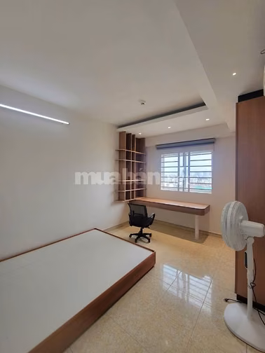 Căn 3 phòng ngủ sẵn nội thất C/c  Hoa Sen- Lạc Long Quân giá 15tr/th