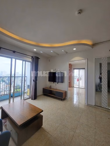Căn 3 phòng ngủ sẵn nội thất C/c  Hoa Sen- Lạc Long Quân giá 15tr/th