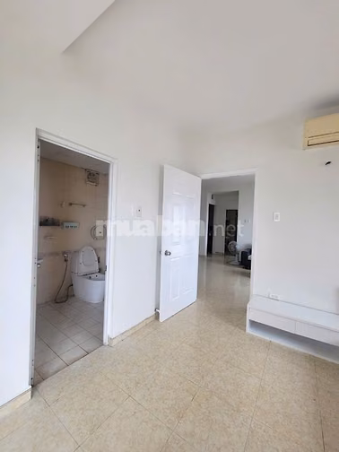 Căn 3 phòng ngủ sẵn nội thất C/c  Hoa Sen- Lạc Long Quân giá 15tr/th