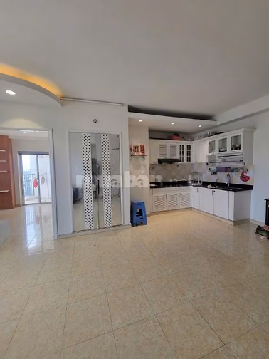 Căn 3 phòng ngủ sẵn nội thất C/c  Hoa Sen- Lạc Long Quân giá 15tr/th