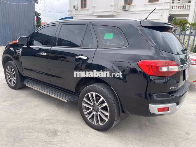 Ford Everest Titanium 2020 4x2 Đen 7 chỗ