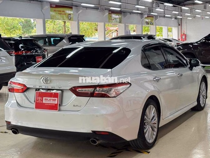 Bán Camry 2.5Q 2019 Trắng - Xe gia đình sử dụng