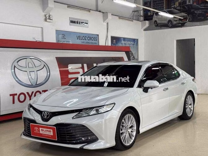 Bán Camry 2.5Q 2019 Trắng - Xe gia đình sử dụng